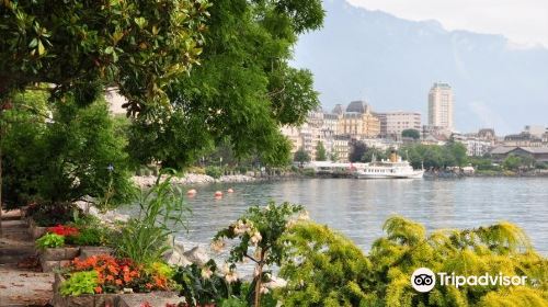 Lakeside Promenade Fleuri