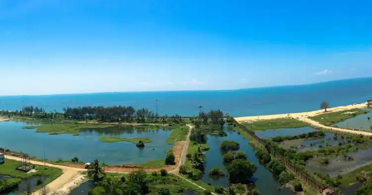 Hotels near Floating Bridge Kuzhupilly