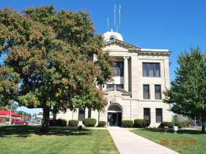 Daviess County Squirrel Cage Jail