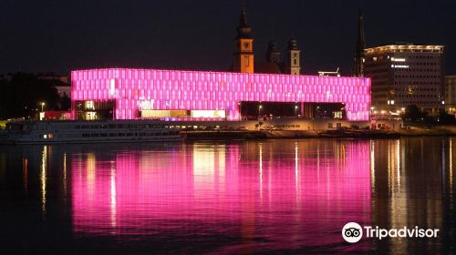 Lentos Kunstmuseum (Museum of Modern Art Linz)