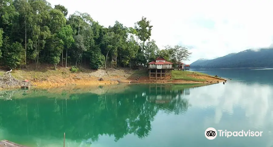 Kenyir Lake