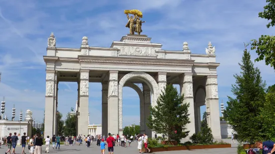 Main entrance arch VDNH