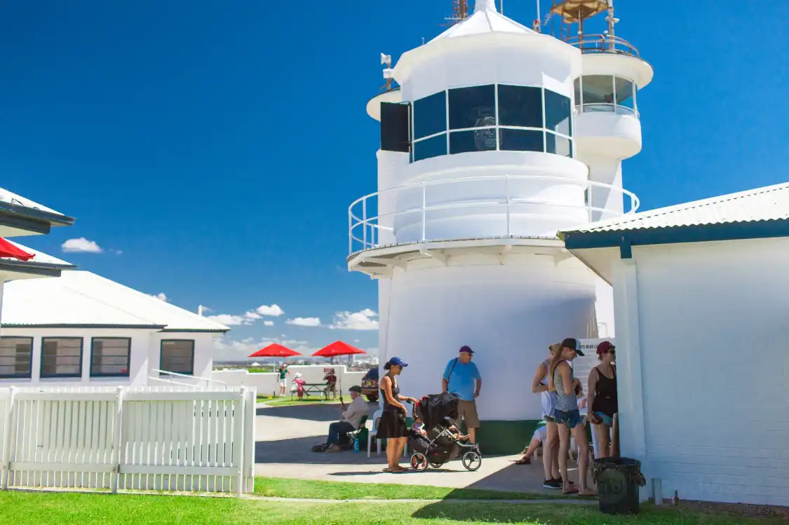 Hotels near Nobbys Lighthouse