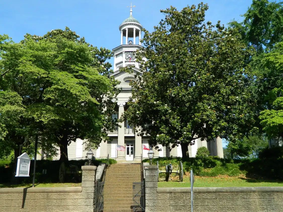 Hotels near Old Court House Museum