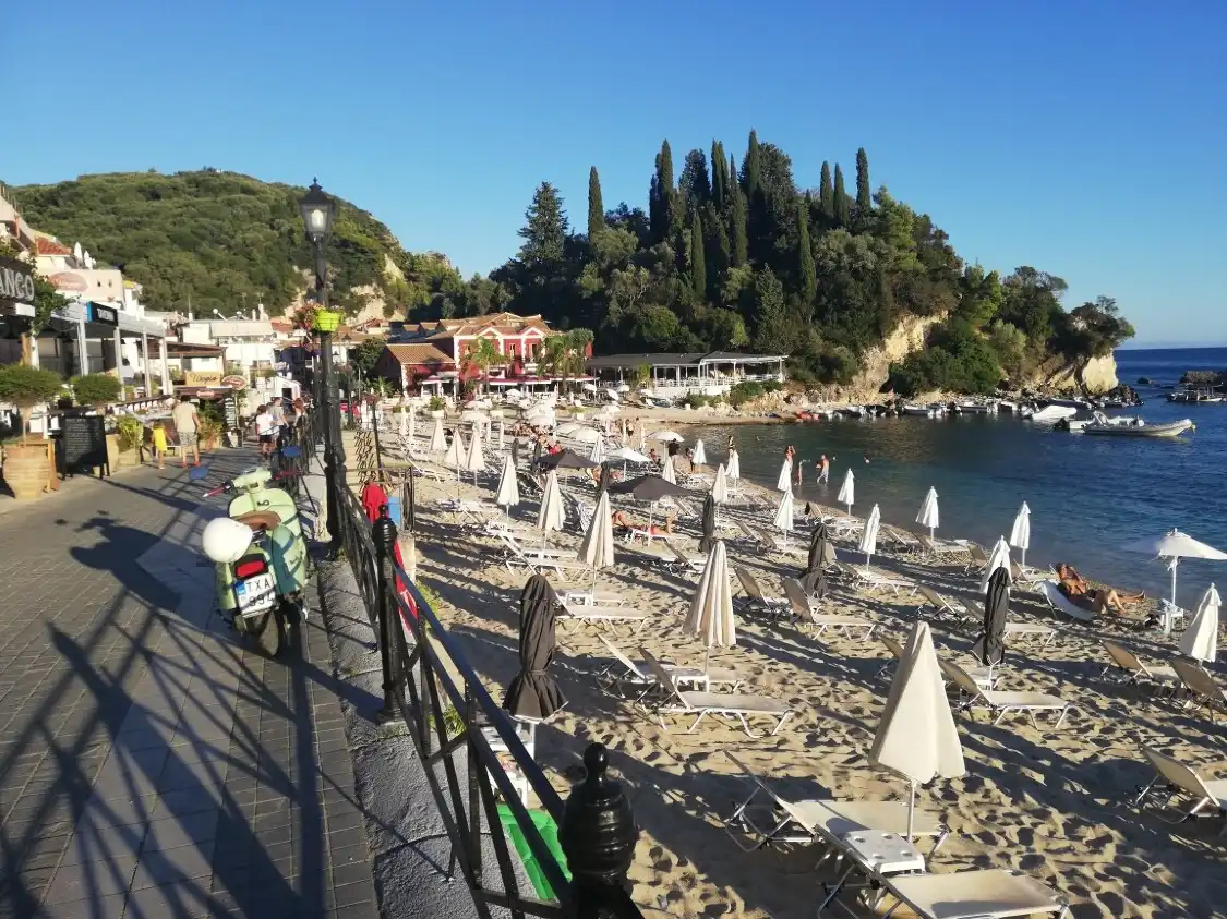 Hotels near Piso Krioneri Beach
