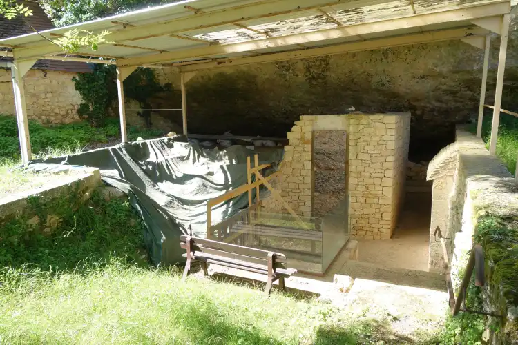 Hotels near Le Moustier
