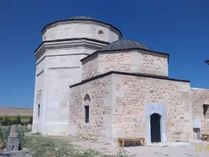 Uryan Baba Turbesi