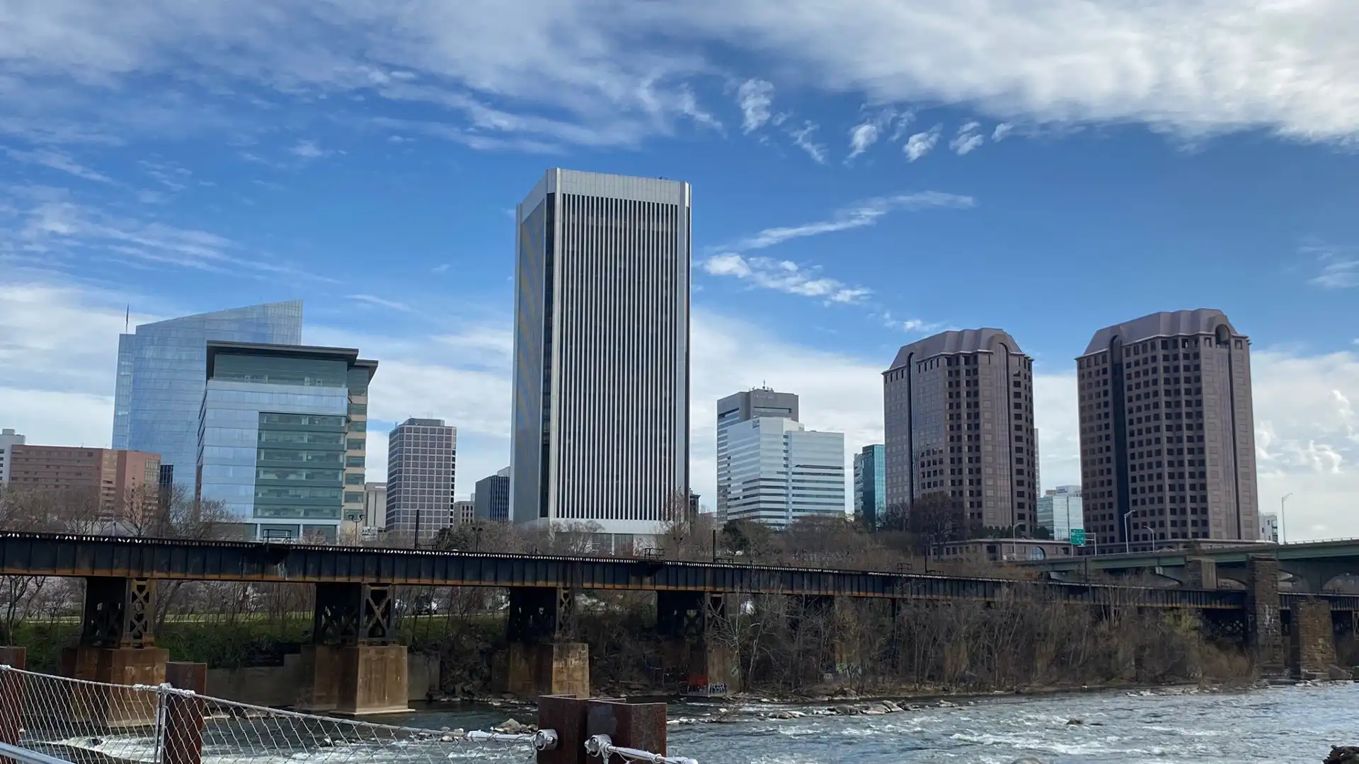 Hotels near James River