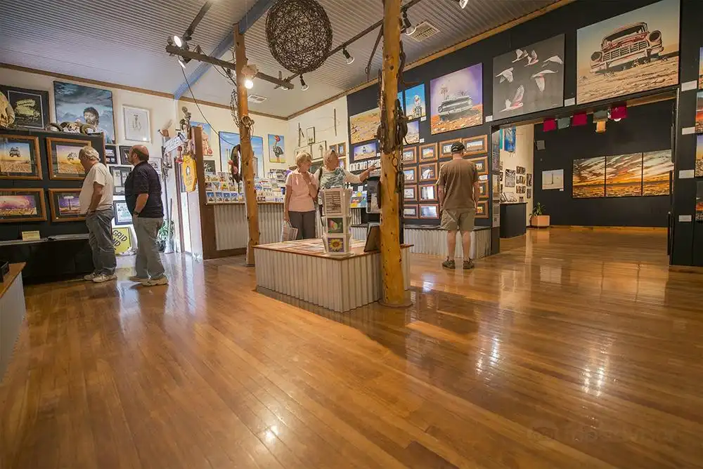 Hotels near John Murray Art Gallery