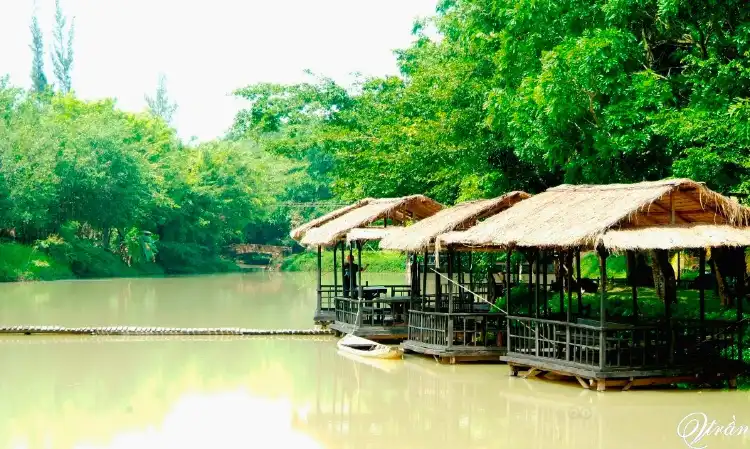 Hotels in Vĩnh Cửu District