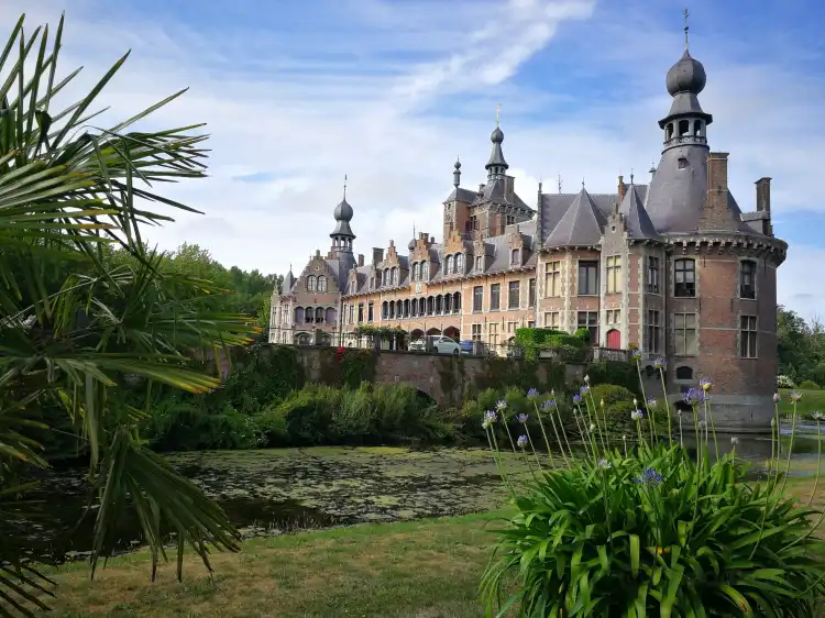 Hotel dekat D'Hulhaege