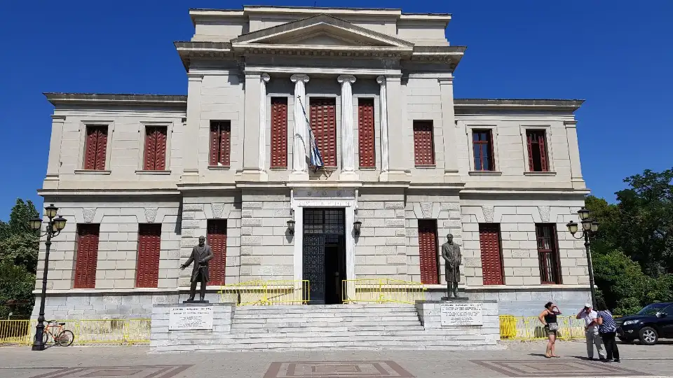 1_Areos Square