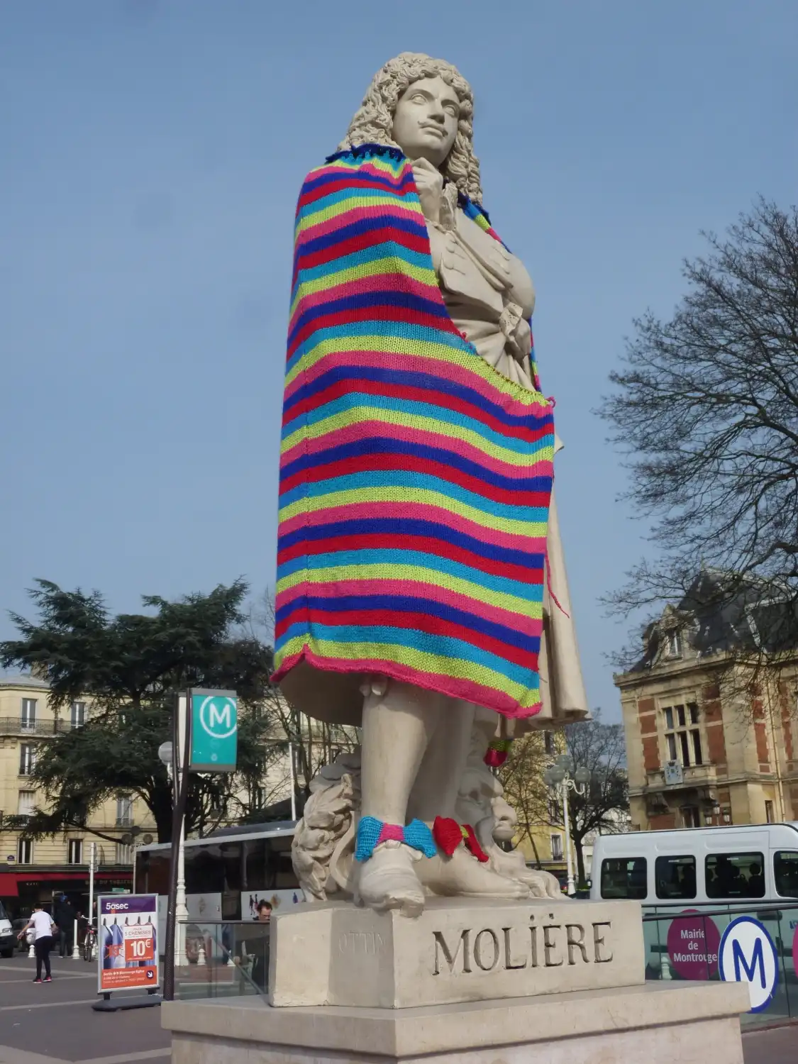 Hotels near Statues de la Place Cresp