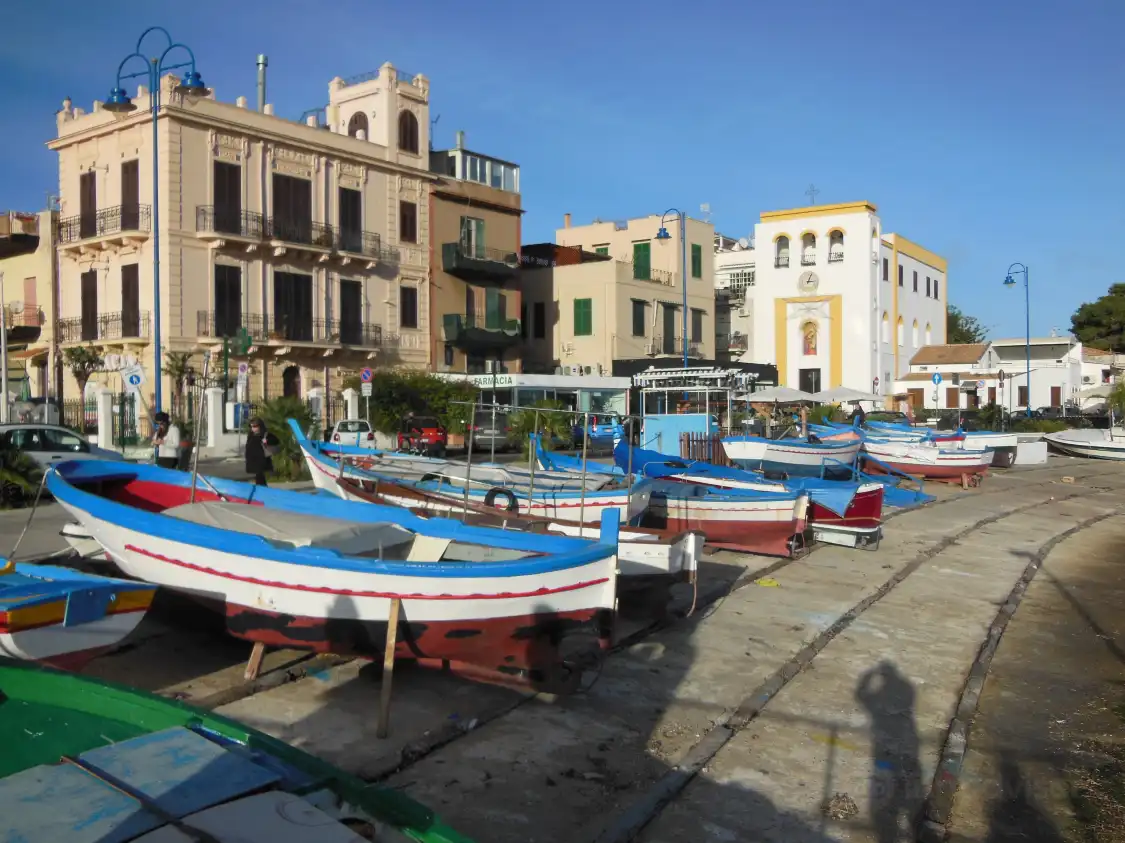 Hotels near Piazza Mondello
