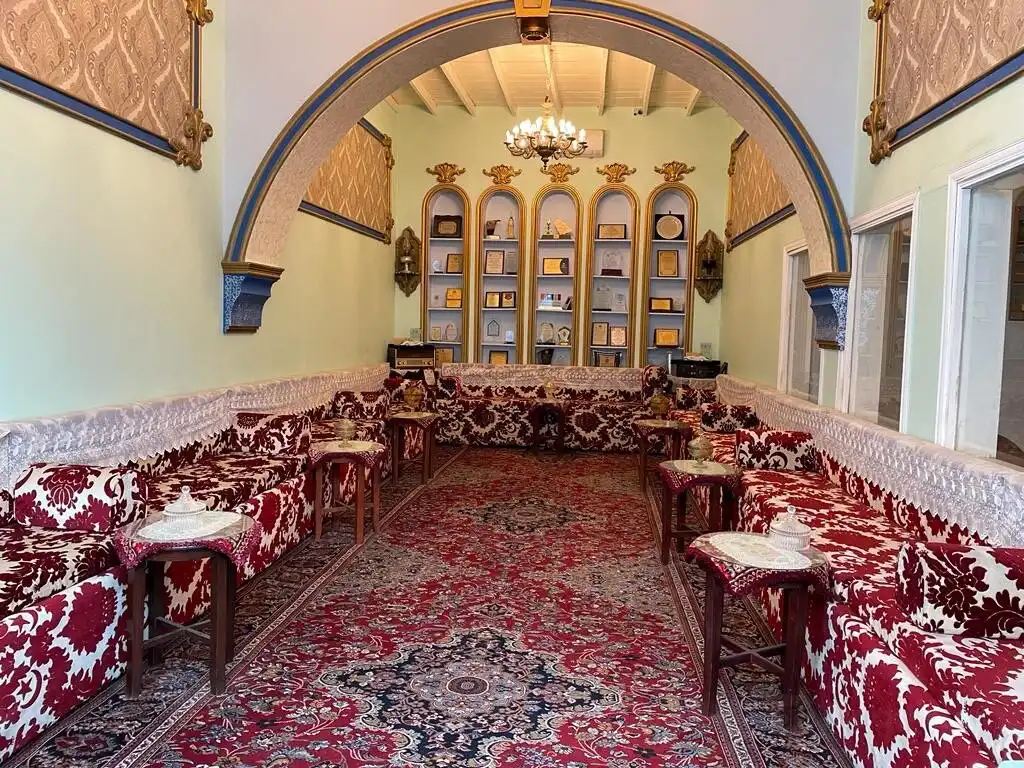 Hotels near Sharif Museum