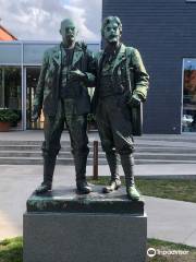 Michael Ancher and P. S. Krøyer statue
