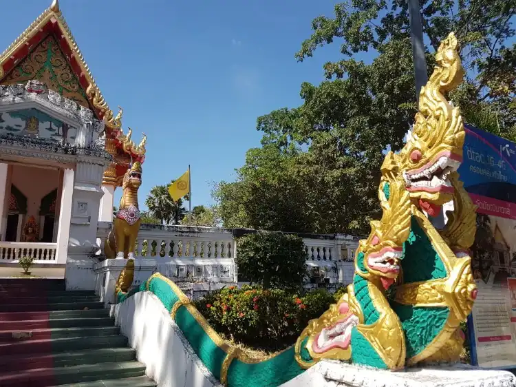 Hotels near Wat Matchimawat