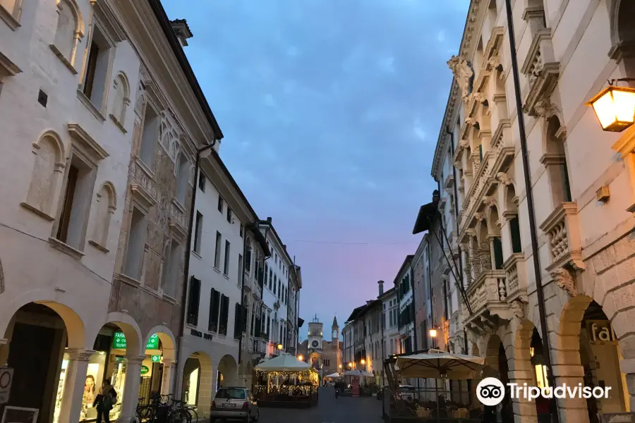 Corso Vittorio Emanuele (Contrada Maggiore)