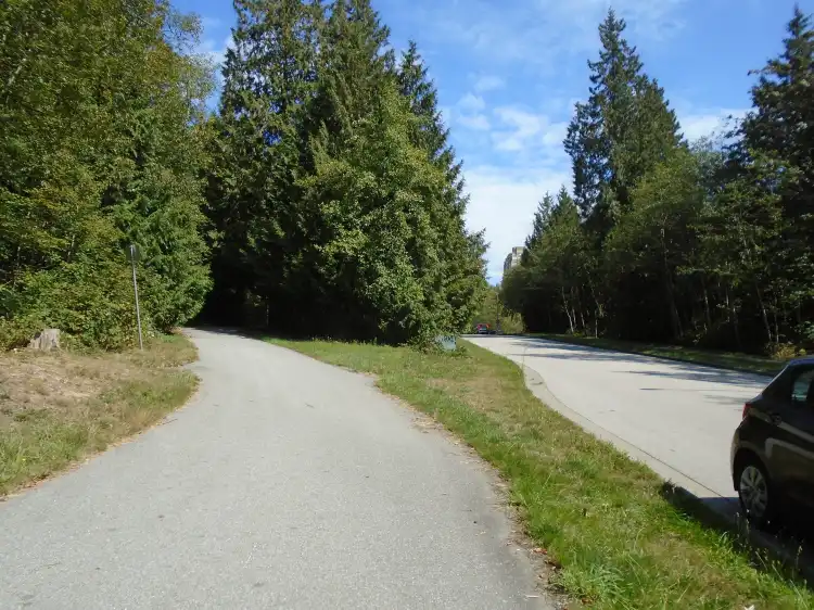 Các khách sạn gần Byrne Creek Ravine Park