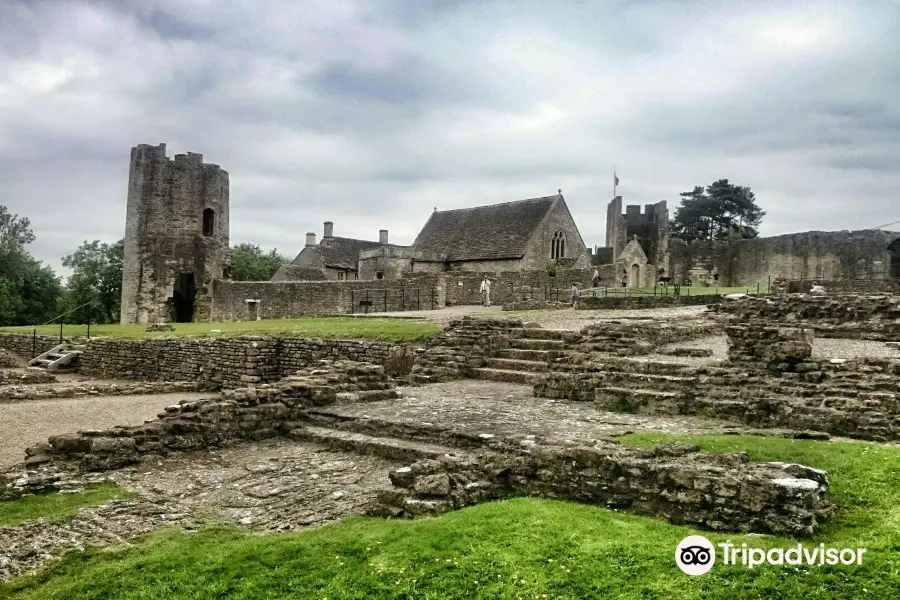 Farleigh Hungerford Castle