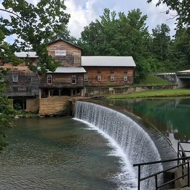 Hotels in Hurricane Mills
