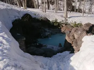 燕温泉 黄金の湯