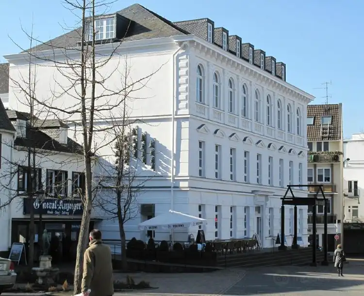 Hotel berhampiran s.Oliver Store