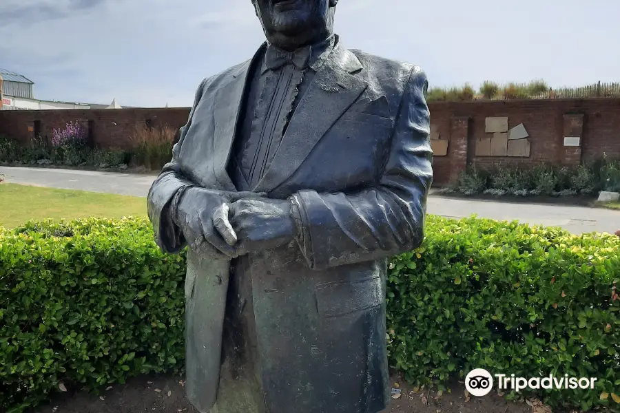 Les Dawson Memorial Statue