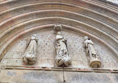 Eglise Collégiale à Le Puy-Notre-Dame