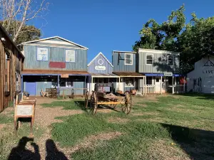 Little Hollywood Land: Museum, Trading Post & Chuckwagon Cookout