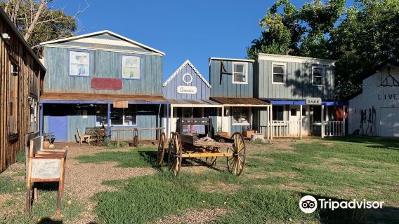 Little Hollywood Land: Museum, Trading Post & Chuckwagon Cookout