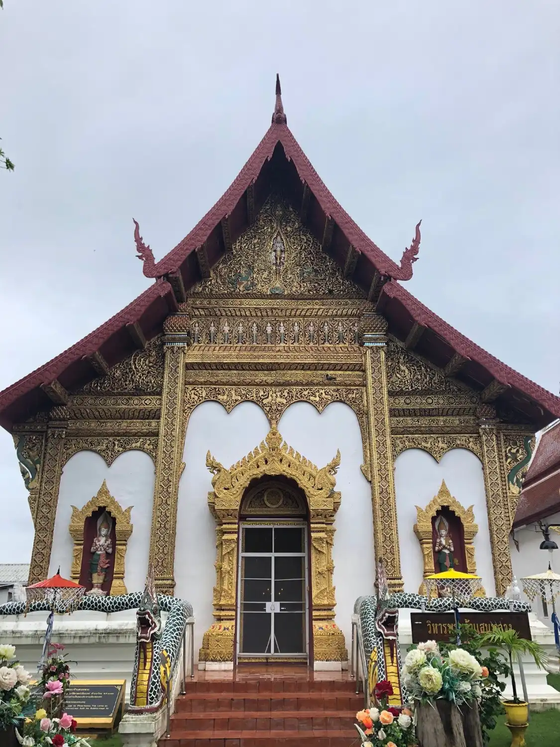 Hotels near Wat Luang
