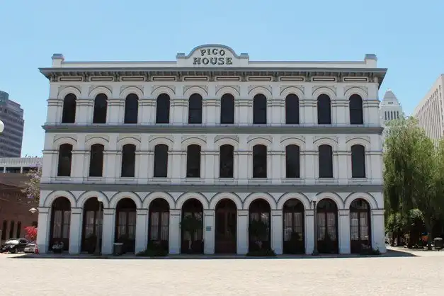 Hotels near Pico House