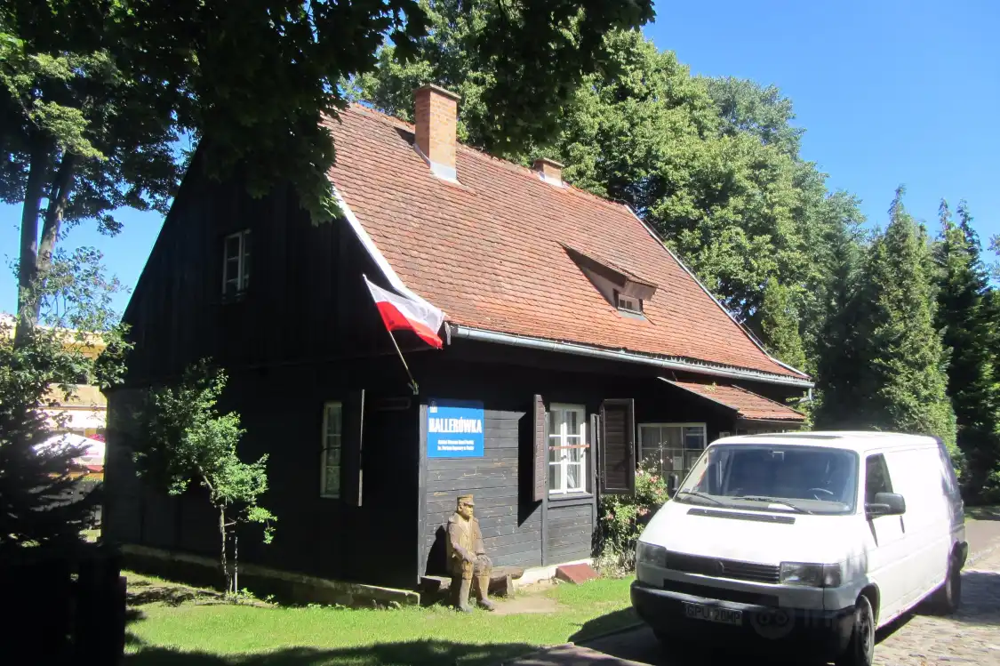 Hotels near Hallerowka