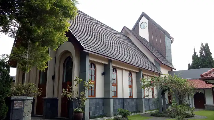 Các khách sạn gần Begonia Garden