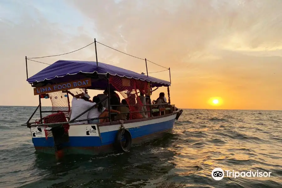 Lima Food Boat