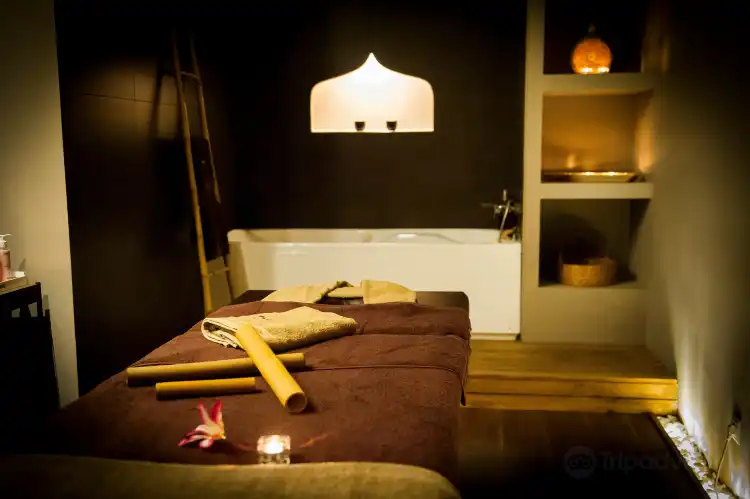 Hotels near Banyen Thai Spa Urbano