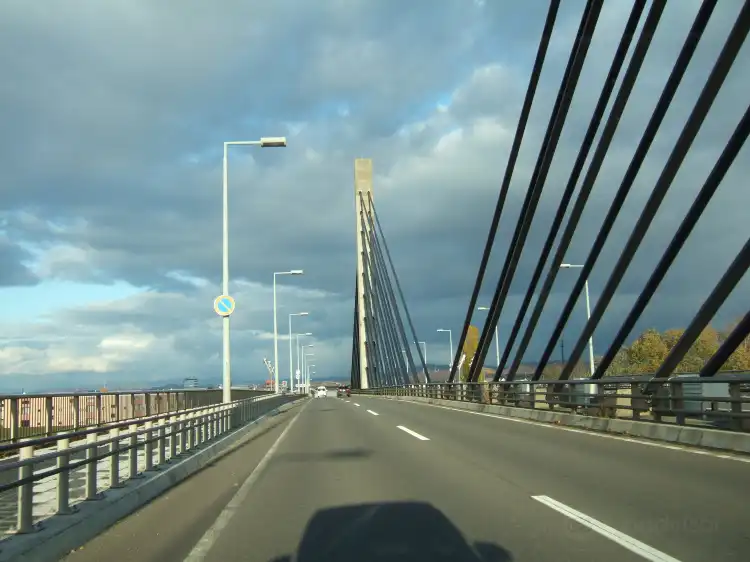 Hotels in der Nähe von Twin Harp Bridge