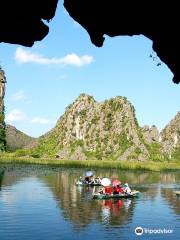 Tour Tràng An Grottoes