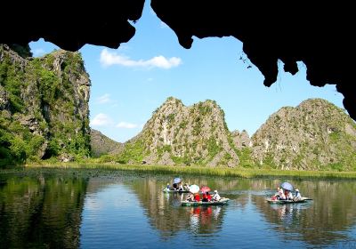 Tour Tràng An Grottoes