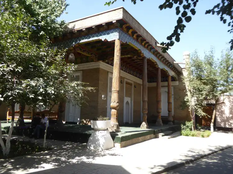Hotels near Khodja Akrar Madrasah