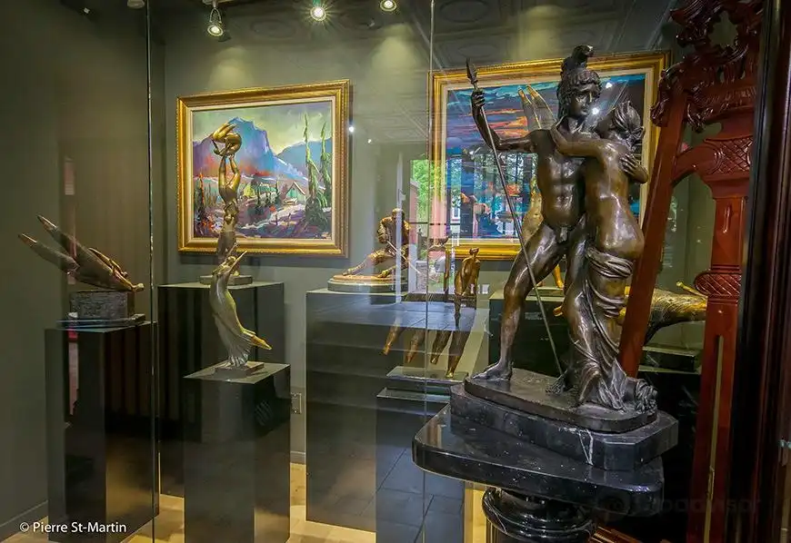 Hotels near Musée canadien de l’Arme et du Bronze