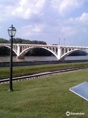 Lincoln Memorial Bridge