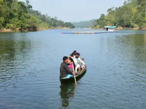 Dumboor Lake