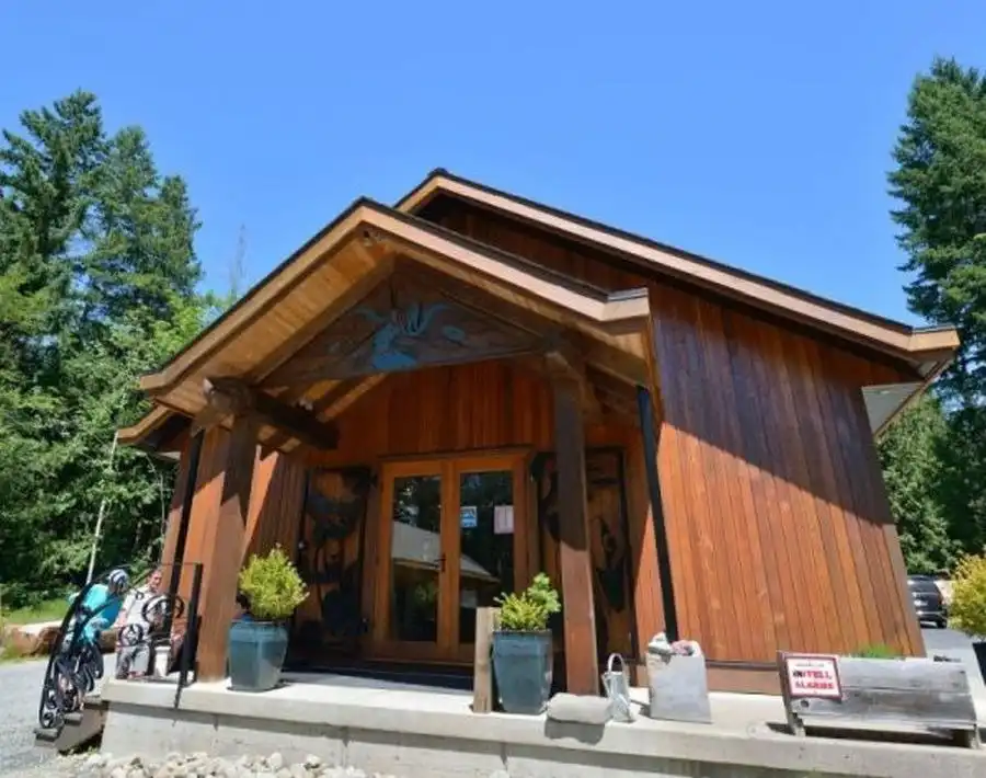 Hotels near Ahtsik Native Art Gallery & Gordon Dick Studio