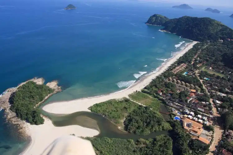 Camburi Beach