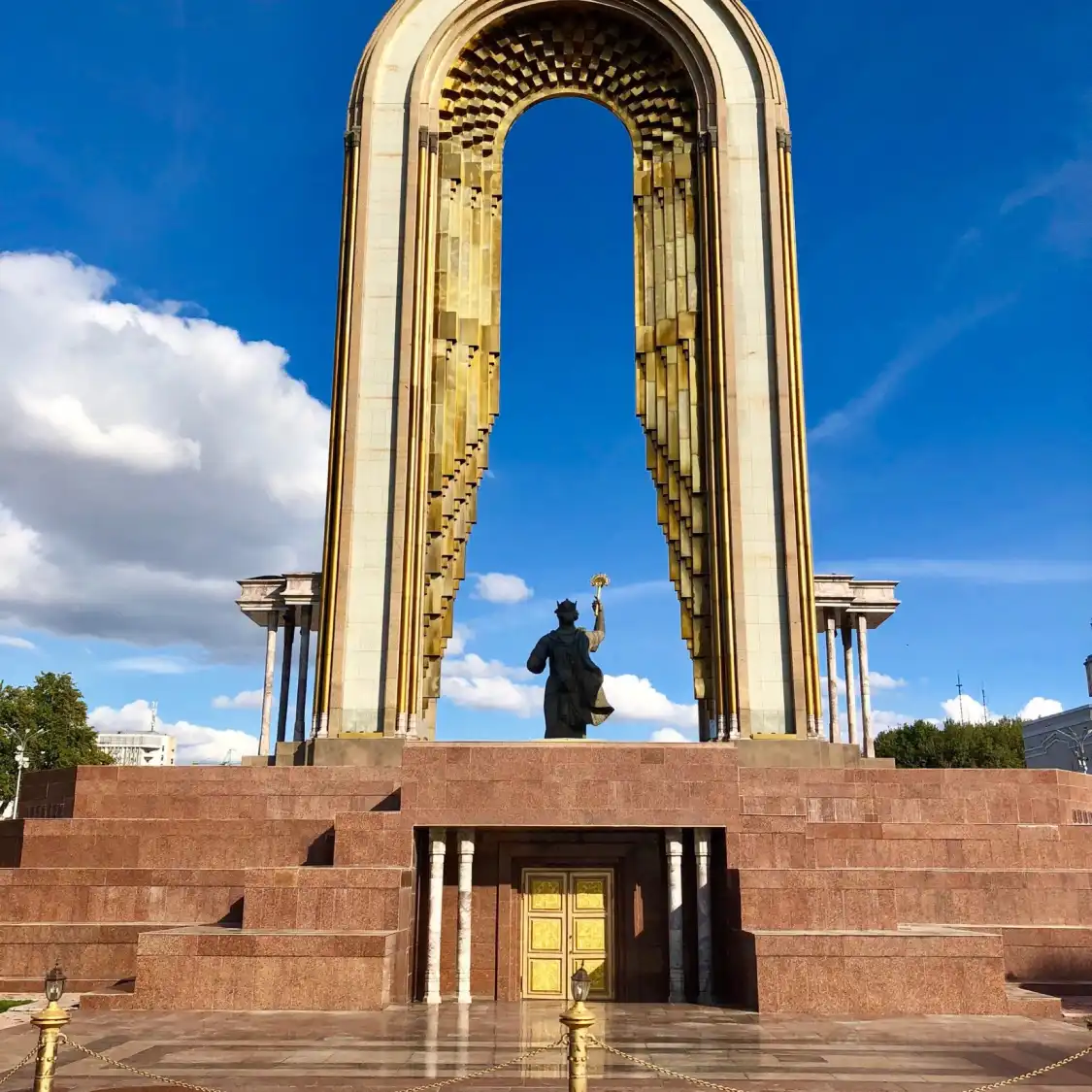 Hotels near Rudaki Park
