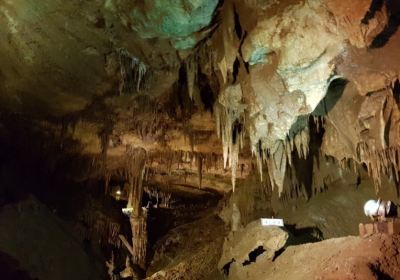 泉谷天然洞窟