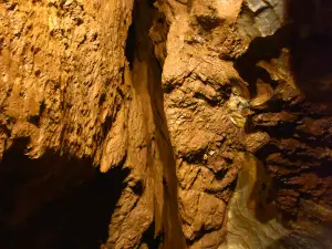 Охтинская арагонитная пещера
