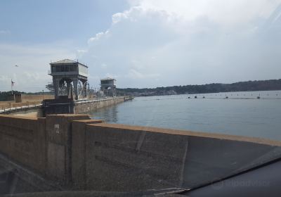 Bagnell Dam